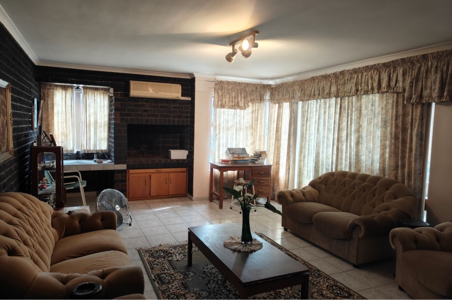 4 Bedroom Property for Sale in Moorreesburg Western Cape